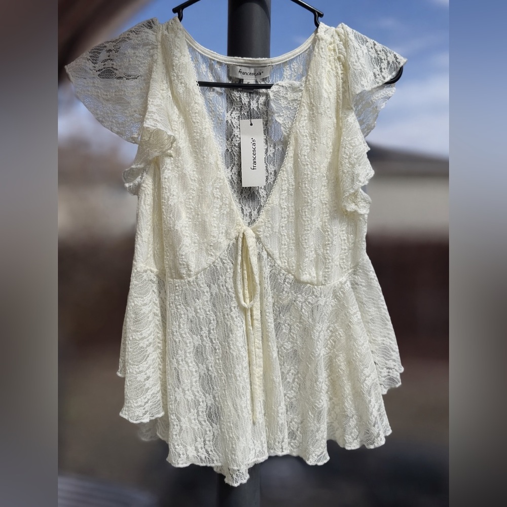 Francesca's Collections Ivory Lace Flutter Sleeve Top